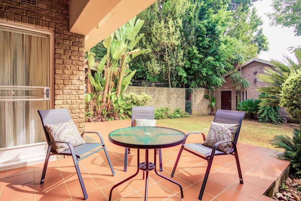 The Hide Out - Home Away From Home Johannesburg Bagian luar foto