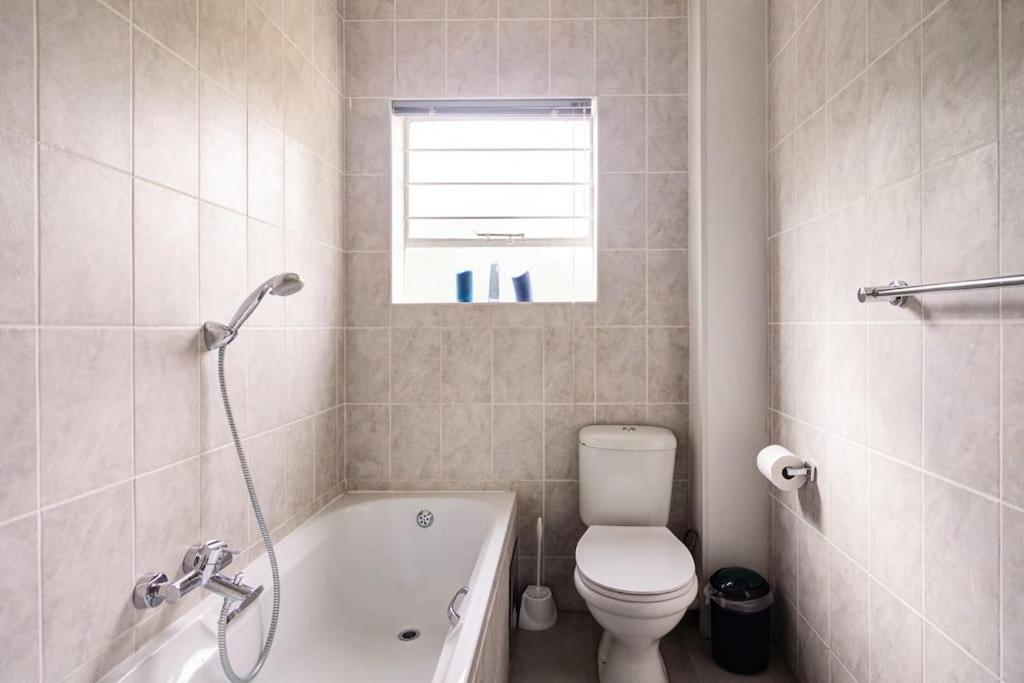 The Hide Out - Home Away From Home Johannesburg Bagian luar foto