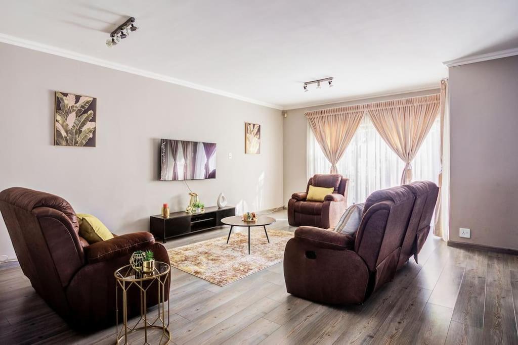 The Hide Out - Home Away From Home Johannesburg Bagian luar foto
